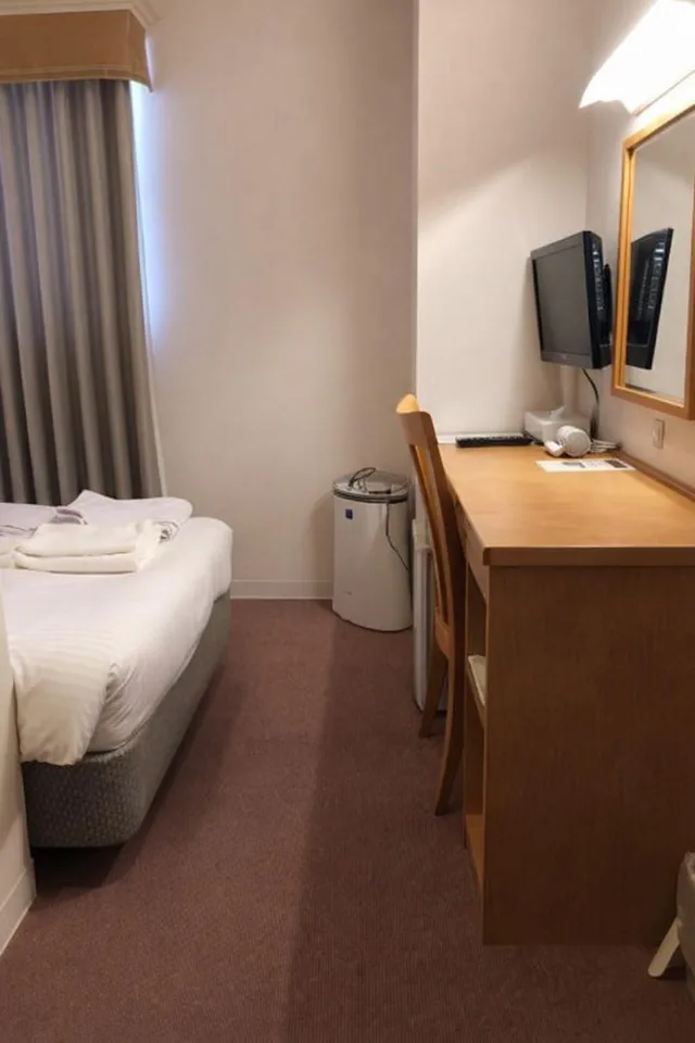 Semi Room, Semi Double Bed, Small, Smoking، Hotel Premium Green Sovereign 3/3