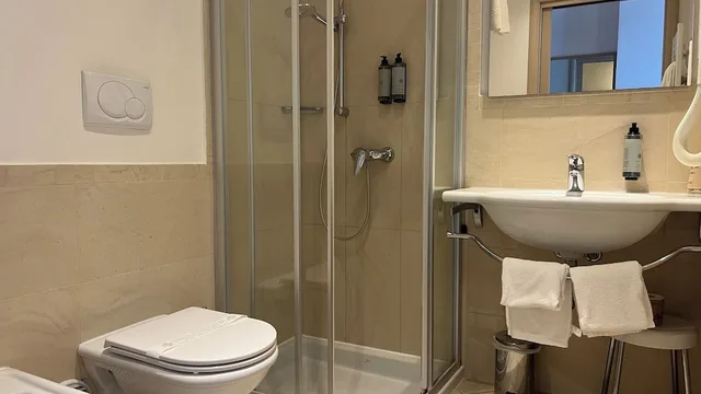 Family, 1 Single and 2 Double Beds، Rivus 10/10