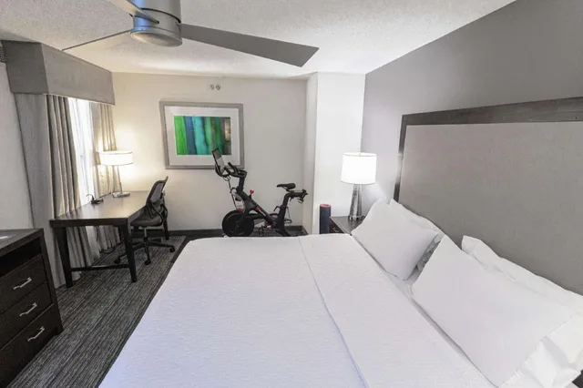 1 Bedroom, King Bed, Peloton، Homewood Suites By Hilton Mahwah 1/1