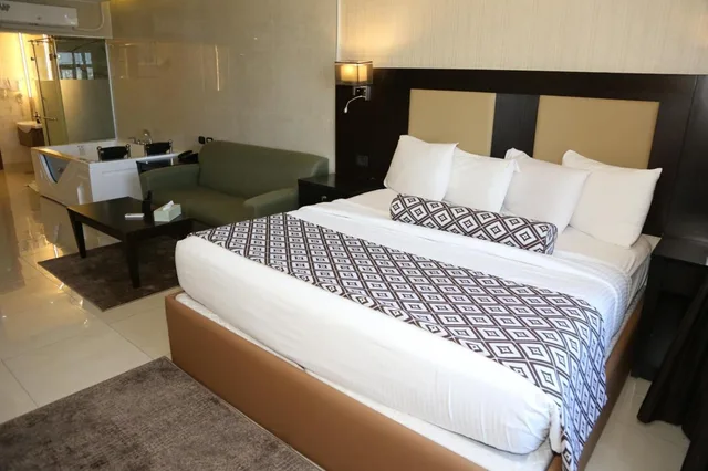 جناح بجاكوزي، Olive Tree Hotel 4/10