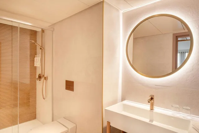 جناح كلوب جونيور بسرير كوين مع دخول صالة النادي، Zurich Marriott Hotel 6/7