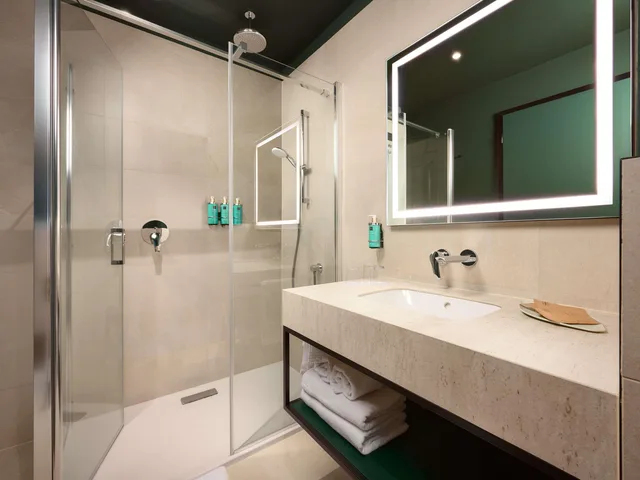 غرفة سوبيريور بسرير كينج، Novotel Zagreb 5/6
