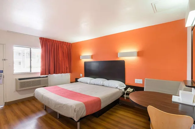 غرفة بسرير كينج لغير المدخنين، Motel6 El Paso, TX - Airport - Fort Bliss 6/10