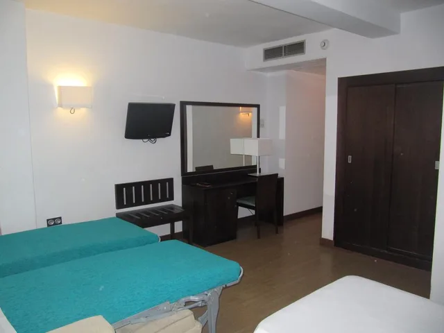 Room, Double or Twin Bed, Two Extra Beds، Don Juan Hotel 3/4