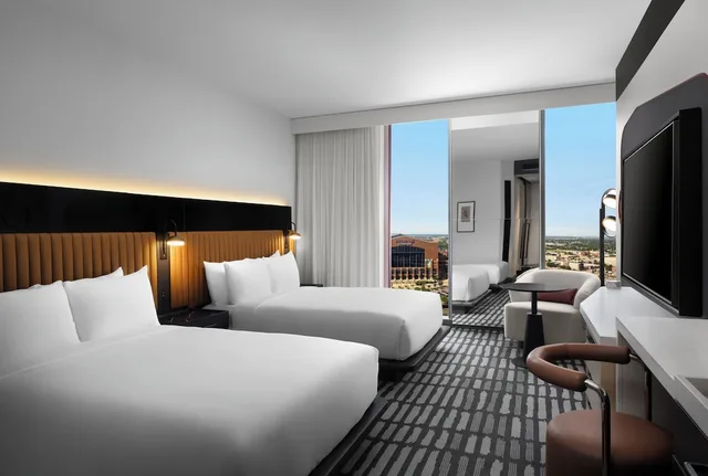 Signia, Club, 2 Queen Beds, Signia By Hilton Indianapolis 1/2