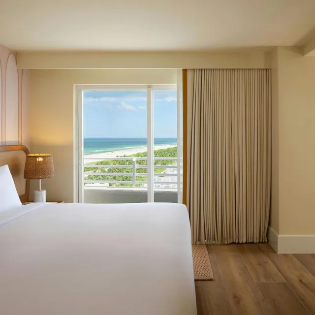 جناح بسرير كينج بإطلالة على المدينة بغرفة نوم واحدة، Royal Palm South Beach Miami, a Tribute Portfolio Resort 1/7