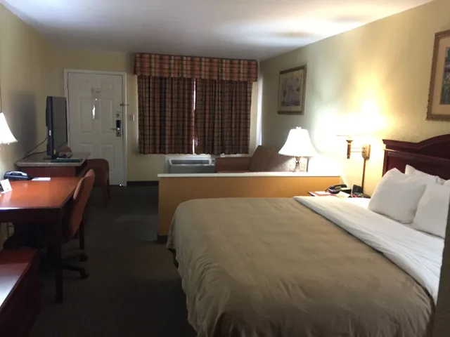 غرفة قياسية بسريرين كوين، Econo Lodge Inn and Suites Eagle Pass, TX 4/10
