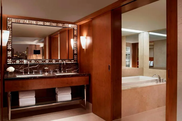1 Bedroom, Hospitality, Suite, King Bed, City View, Club Lounge Access، Portman Ritz Carlton 2/2
