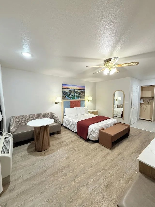 غرفة بسرير كوين لذوي الإعاقة، Rodeway Inn Winnemucca NV 1/6