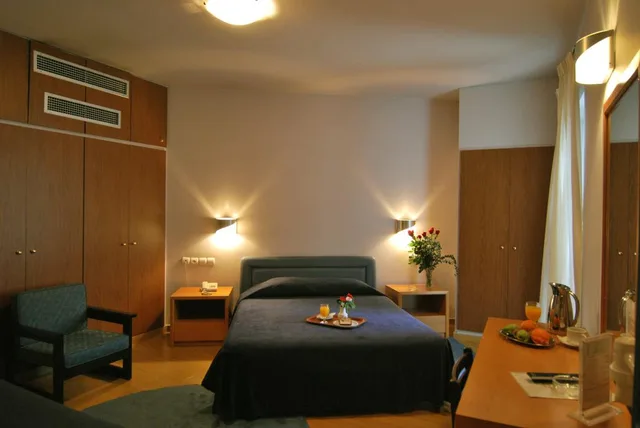 غرفة سوبيريور ثلاثية، INTERNATIONAL ATENE HOTEL 1/1