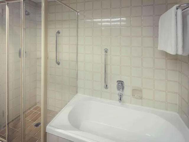Superior, Queen Bed, Mercure Perth 9/10