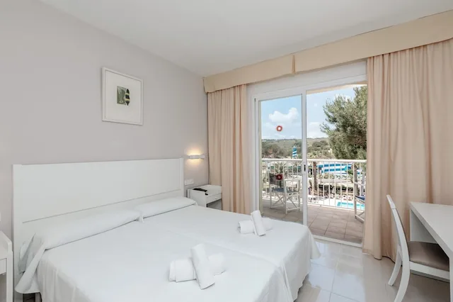 Room, Double Bed, Pool View, Club Hotel Aguamarina 2/3