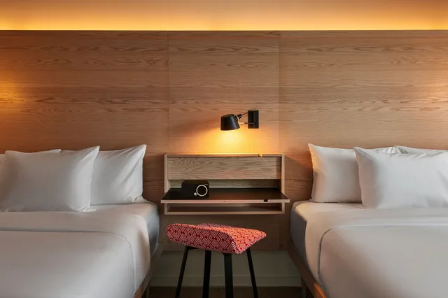 Room, 2 Queen Beds, Radio Hotel 2/2