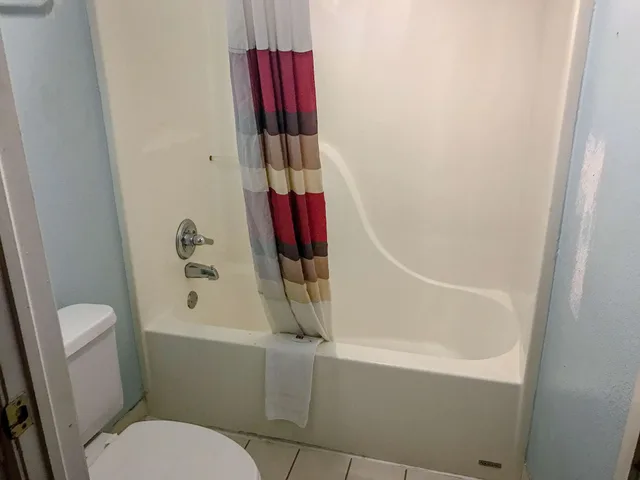 غرفة ديلوكس بسرير كينج للمدخنين لذوي الإعاقة، Motel6 Ozark, AR 4/4