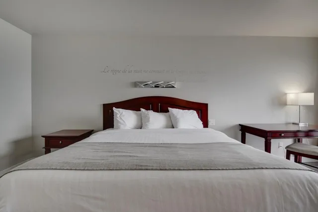 Pavilion, Standard, King Bed، Hotel Le Petit Manoir Du Casino 8/10