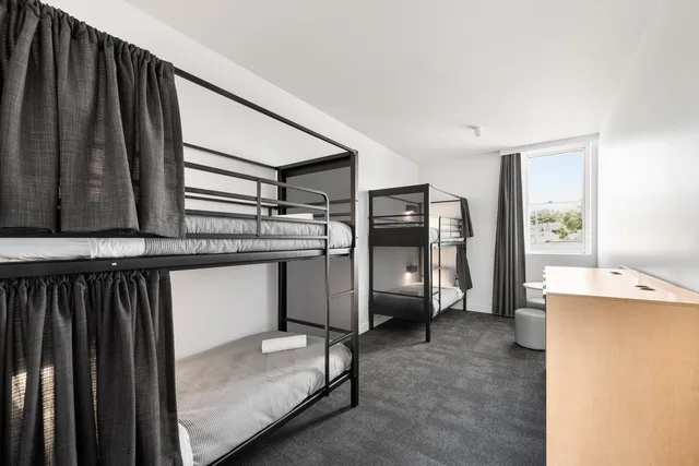 Bed in 4 Share Male Ensuite، YHA Sydney Harbour 1/1