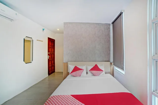 غرفة ديلوكس بسرير كينج، OYO 90559 Gamacity Residence 4/10