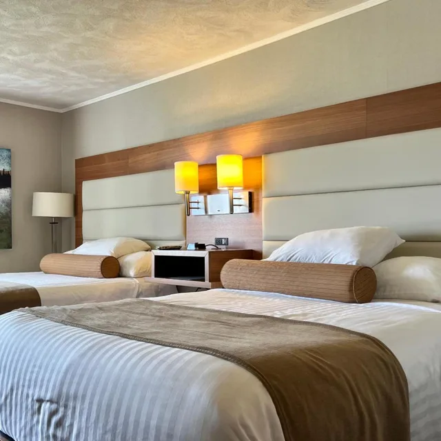 Room, Quadruple, 2 Queen Beds, Atlantic Host 4/10