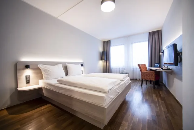 غرفة قياسية بسرير كوين، Eden Frueh Am Dom Hotel 4/10