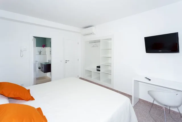 غرفة بسرير مزدوج أو سريرين منفصلين بشرفة، Hotel Sa Roqueta - Adults only 1/3