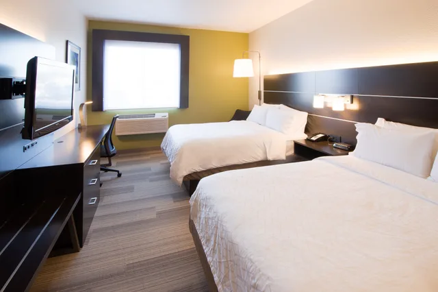 غرفة بسريرين كوين، Holiday Inn Express Hotel And Suites Worthington 2/3