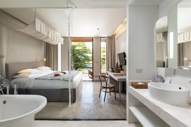 غرفة سوبيريور بسرير كينج بإطلالة على النهر بشرفة، Sala Lanna Chiang Mai Hotel 2/2