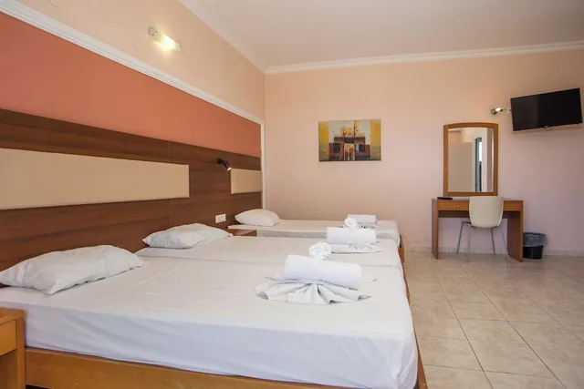 غرفة أساسية بسرير مزدوج وسرير فردي، Diagoras Hotel 8/10
