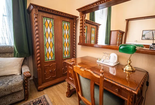 جناح، Tisza Hotel 9/9