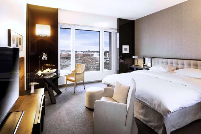 غرفة بسرير كينج بإطلالة على المدينة، GRAND HYATT BERLIN 1/6