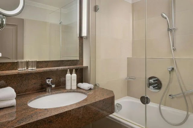 Guest Room, Classic, Twin Beds, Street View، Arabella Jagdhof Resort am Fuschlsee, a Tribute Portfolio Hotel 7/8