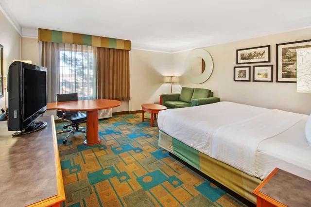 غرفة ديلوكس بسرير كينج، La Quinta Inn & Suites by Wyndham Albuquerque West 1/8