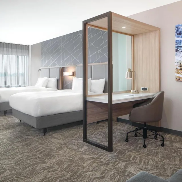جناح بسريرين كوين مع سرير سحّاب إضافي مع أريكة لذوي الإعاقة، SpringHill Suites by Marriott Columbia near Fort Jackson 2/6