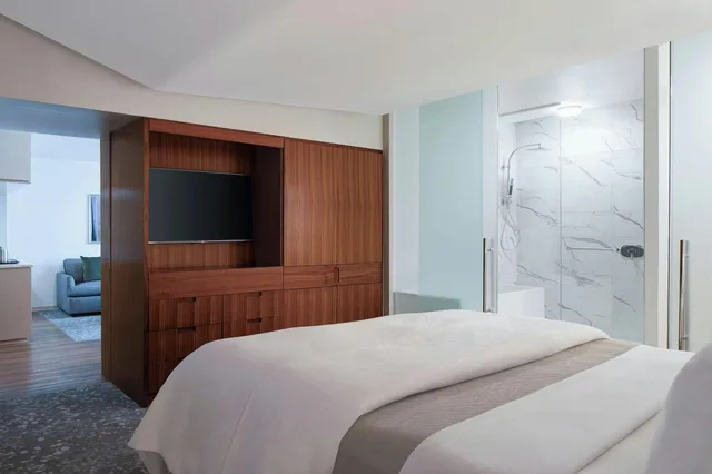 جناح كلوب، The Westin Galleria Dallas 2/4