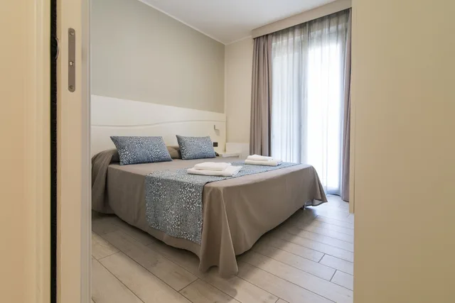 غرفة عائلية بسرير مزدوج مع أريكة، Sentido Michelizia Tropea Resort 3/5