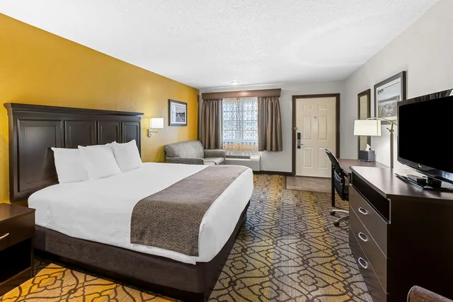 غرفة بسرير كينج، Best Western Of Harbor Springs 1/3