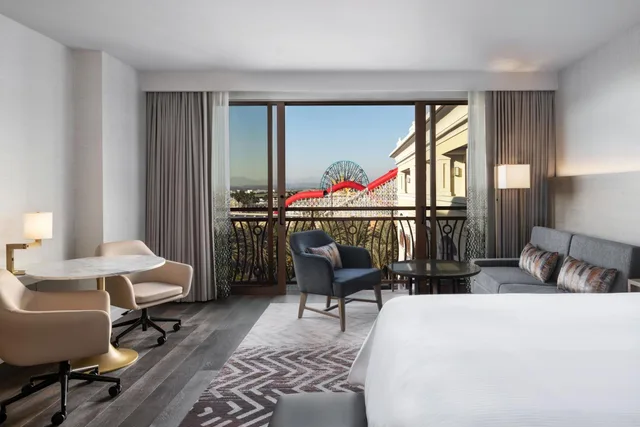 Studio, King Bed, Theme Park View, Sofa, Large, The Westin Anaheim Resort 1/6