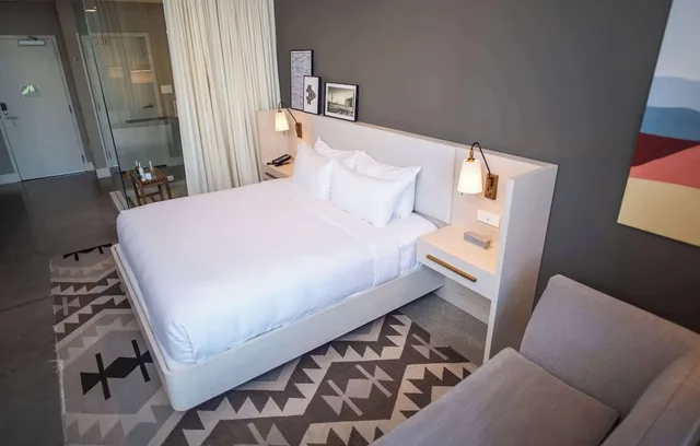 Signature, Premium, King Bed, Mountain Shadows 6/10