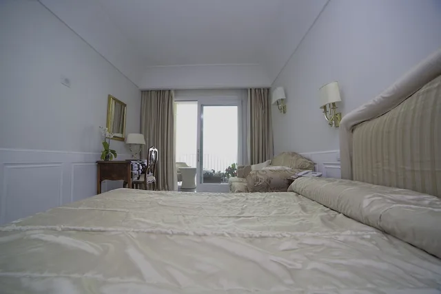 غرفة ديلوكس بسرير كوين بإطلالة على البحر بشرفة، Hotel Villa Fraulo 3/5