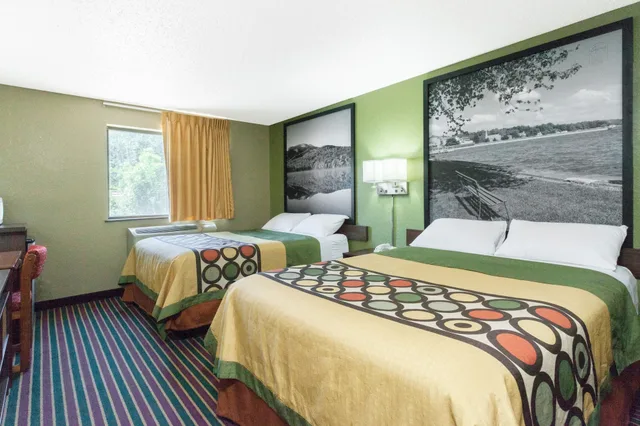غرفة بسريرين مزدوجين، Super 8 By Wyndham Bath Hammondsport Area 1/4