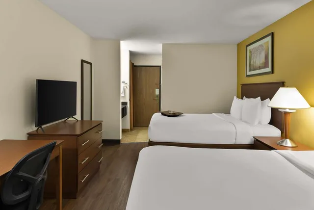 غرفة بسريرين كوين في الطابق الأرضي، Best Western Lakewood Inn 2/5