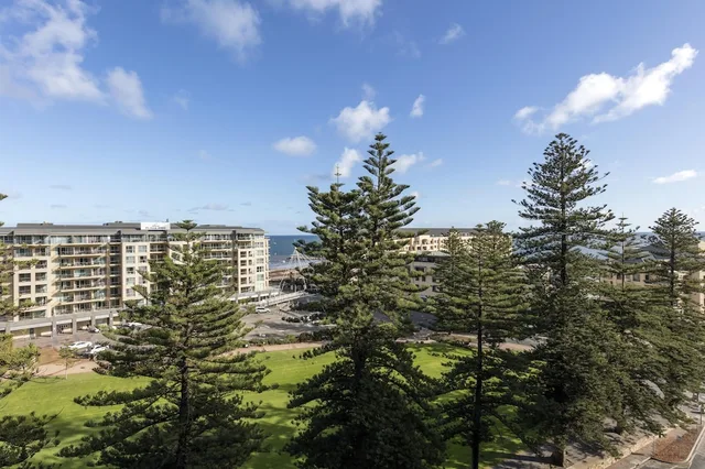 Oaks Glenelg Liberty Suites, Adelaide 75/80