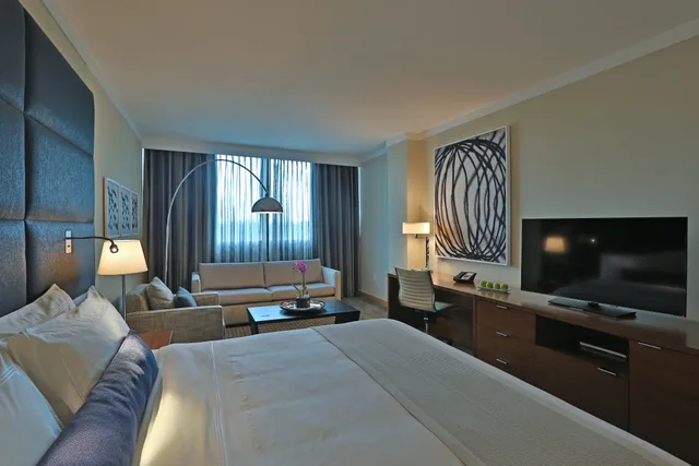 غرفة بزنس بسرير كينج، InterContinental at Doral Miami 2/5