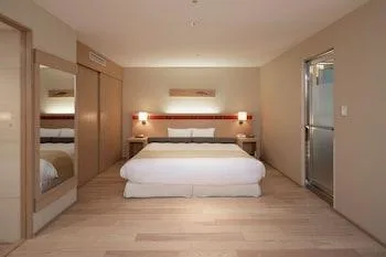 غرفة غراند ديلوكس بسرير كوين مع دخول الصالة، Sapporo Grand Hotel 1/1