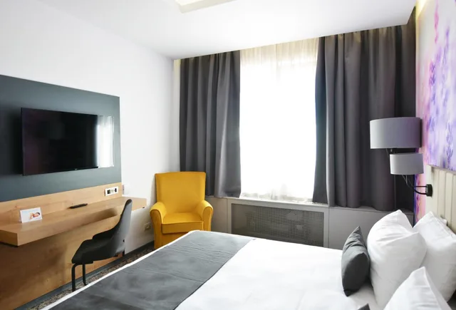 Classic, Queen Bed, Mercure Medias Binderbubi Hotel And Spa 3/6