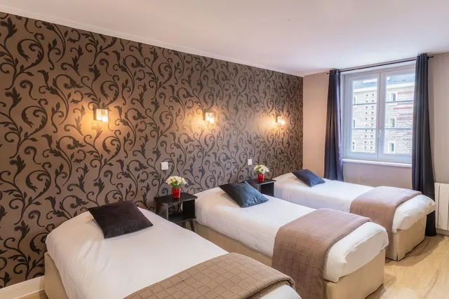 غرفة ثلاثية بسرير كوين وسرير فردي، Le Grand Hotel de L Esperance 2/4