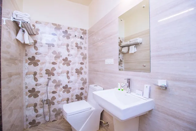 غرفة قياسية بسريرين منفصلين، Treebo Arastu Inn 6/7