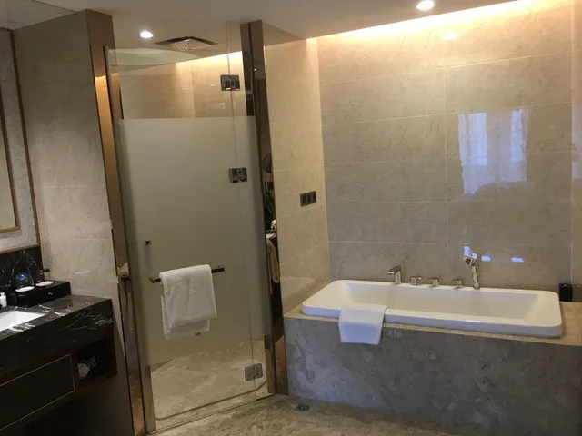 جناح ديلوكس بسرير كينج مع أريكة، Ramada by Wyndham Huizhou South 3/3