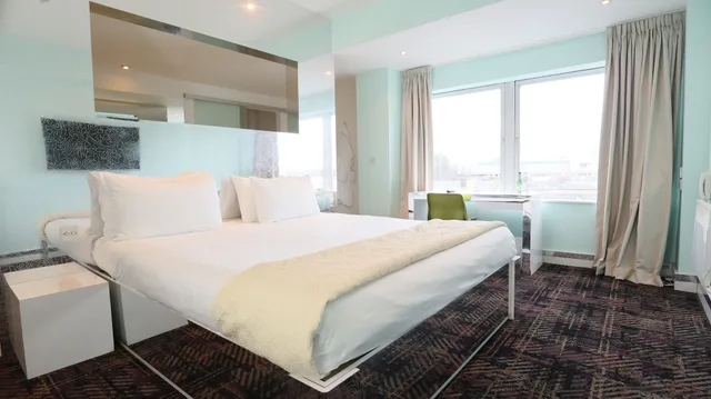 Suite, King Bed, Citrus Hotel Cheltenham By Compass Hospitality 9/10
