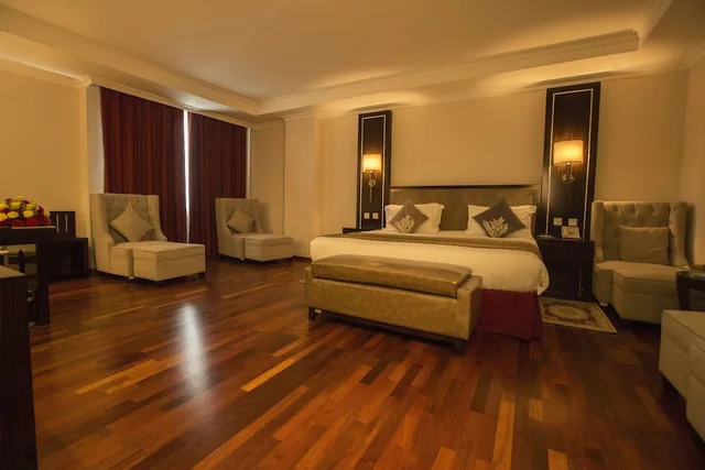 غرفة تنفيذية بسرير كينج بحوض جاكوزي، Saro-Maria Hotel 3/6