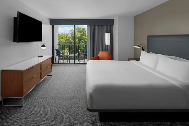 1 Bedroom, Suite, King Bed, Sofa, Balcony, Courtyard Fort Lauderdale East Lauderdale By the Sea 2/8